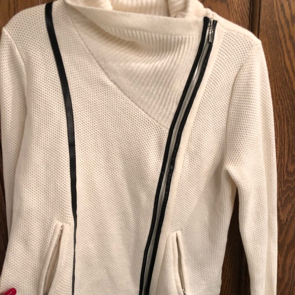 ❌LAST DAY❌New York & Company Zipper Sweater - Picture 3 of 8